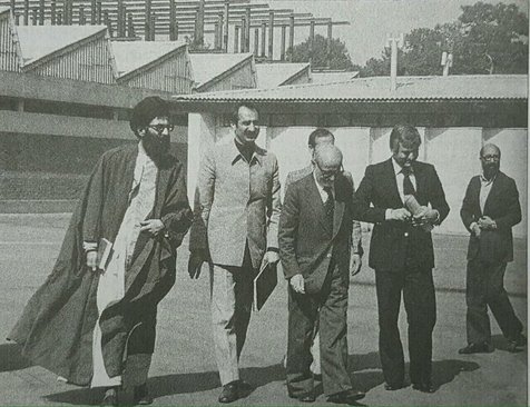 مقام معظم رهبری، مهندس بازرگان، دکتر چمران، داریوش فروهر و عباس امیر انتظام در یک قاب